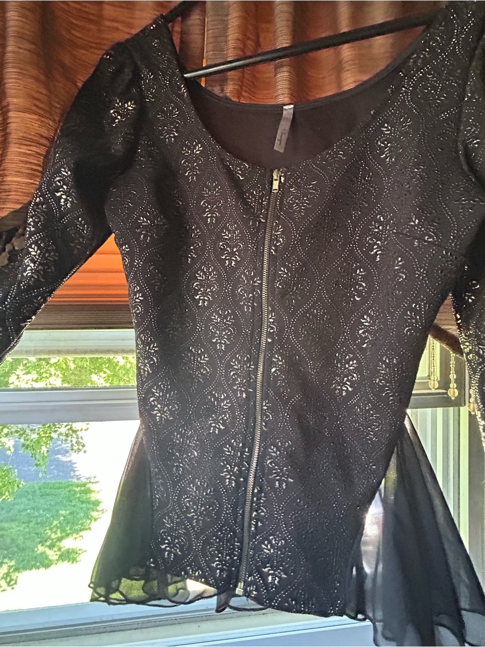 Beautiful blouse - Picture 3 of 7